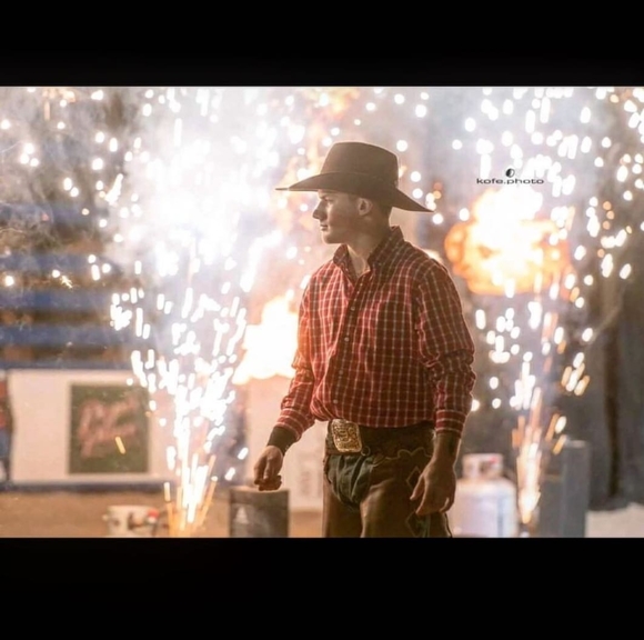 Meet your Posher, Lucas - Picture 1 of 1